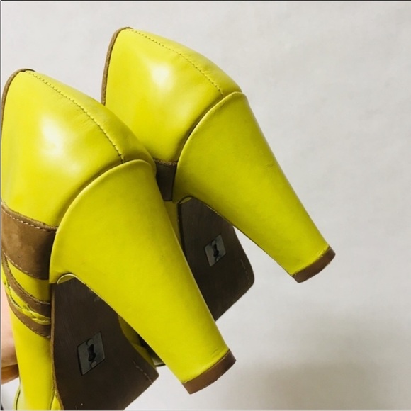 ANTHROPOLOGIE Chic - Yellow and Tan Women's Shoes - Picture 3 of 4